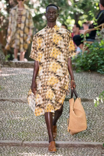 Look 25